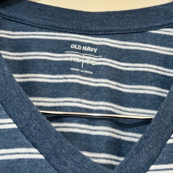 3 Old Navy V-Neck T-Shirts. Size XL - Picture 4 of 10